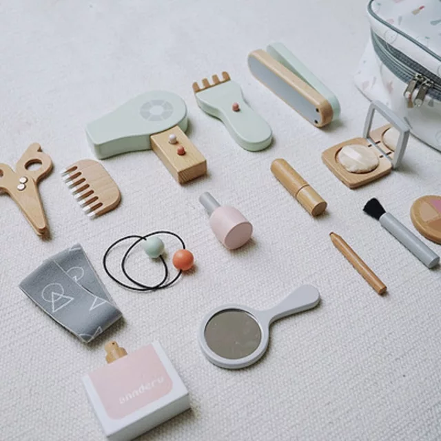 Alice Wooden Makeup Kit | Image 2