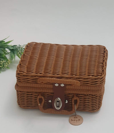 Wicker Suitcase | Image 2